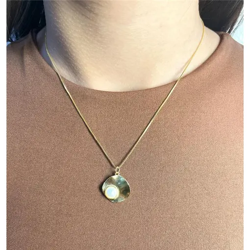 COLAR VENEZ PINGENTE ARREDONDADO LISO AMASSADO MEIA PÉROLA CENTR