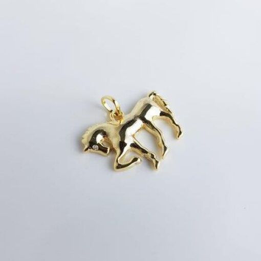 PINGENTE CAVALO LISO COM I ZIRC NO OLHO |2,5CM|BANHADO EM OURO 1