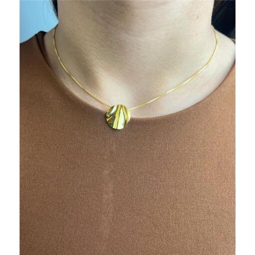 COLAR VENEZIANA PG CHAPA LISA REDONDA AMASSADA | BANHADO EM OURO