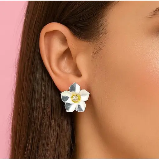 BRINCO FLOR CHAPA LISA COM PONTO DE LUZ AO CENTRO | BANHADO EM O