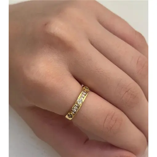 ANEL ARO LISO FRENTE 3 TREVOS CRISTAIS INTERCALADO COM FILETE EM