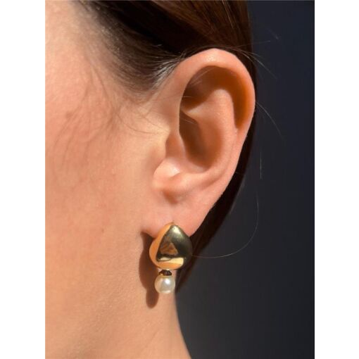 BRINCO CHAPA GOTA LISA  PENDENTE EM PÉROLA | BANHADO EM OURO 18K