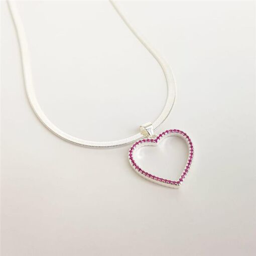 CHOKER FITA PG CORAÇÃO CRAVEJADO VAZADO COR ROSA | BANHO DE PRAT