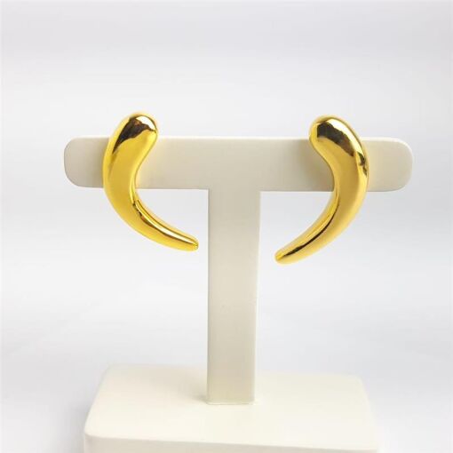 BRINCO EM VÍRGULA ARO LISO | BANHADO EM OURO 18K