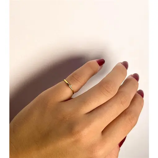 ANEL MINGO ARO LISO CENTRO EM 3 ZIRCÔNIA CRISTAIS | BANHADO EM O