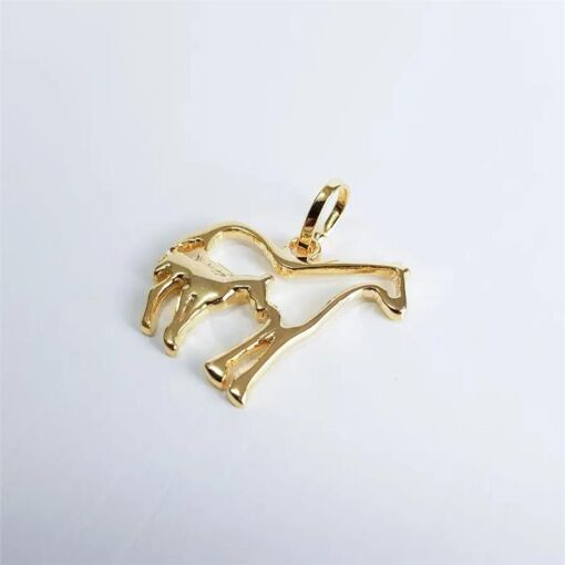 PINGENTE COM 2 CAVALOS VAZADOS E LISOS|2CM|BANHADO EM OURO 18K