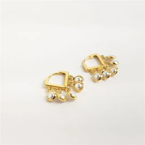 ARGOLA TRIÂNGULO 5PG PÉROLA DETALHE DOURADO AO REDOR | BANHADO E