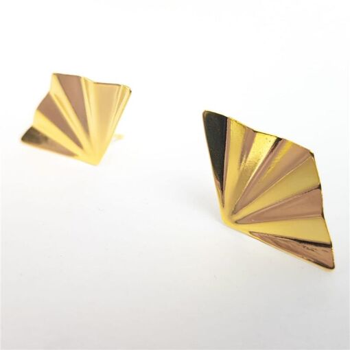 BRINCO 4,1CM CHAPA EM TRIÂNGULO ONDULADO LISO | BANHADO EM OURO