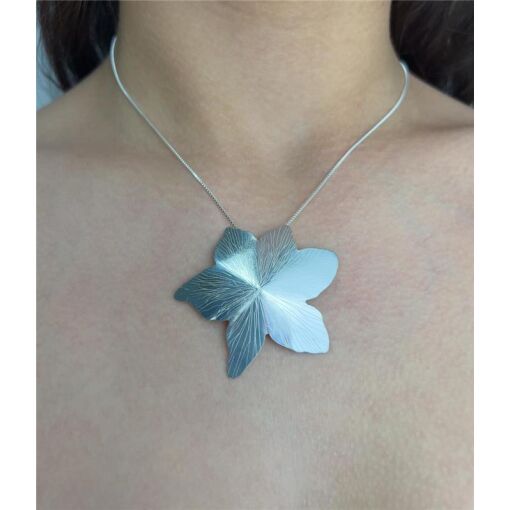 COLAR VENEZIANA FLOR CHAPA LISA TEXTURIZADA EM LINHAS  | BANHO D
