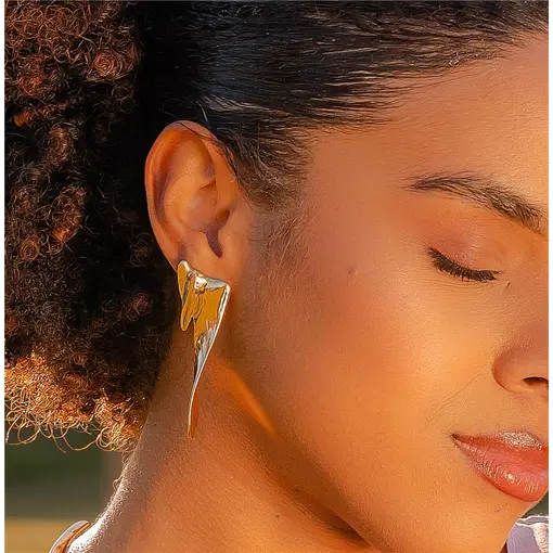 BRINCO ORGÂNICO BANHADO OURO 18K - METAL DOURADO