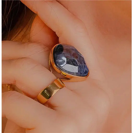 ANEL BANHADO OURO 18K - PEDRA QUARTZO SODALITA PEROLIZADA