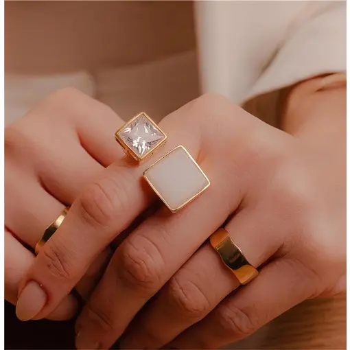 ANEL BANHADO OURO 18K  - ZIRCÔNIA E ÁGATA BRANCA PEROLIZADA