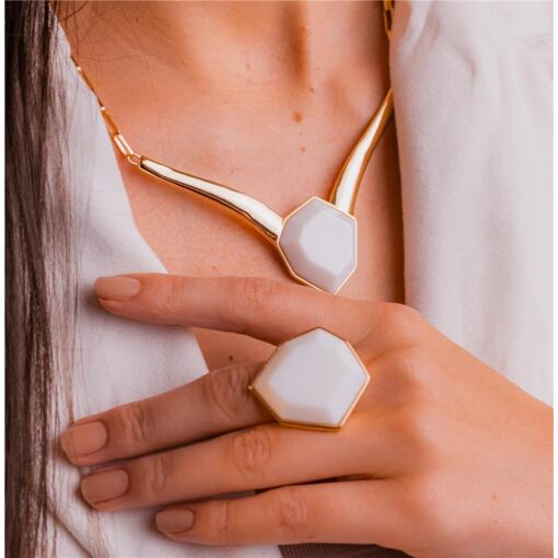 COLAR BANHADO OURO 18K - PORCELANA FACETADA