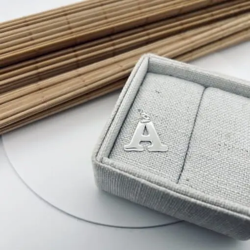 Pingente Letra De Forma em Prata