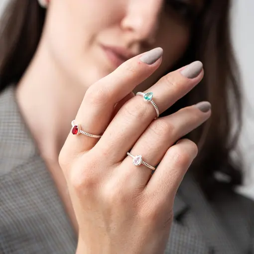 Anel Gota com Aro de Bolinhas em Prata