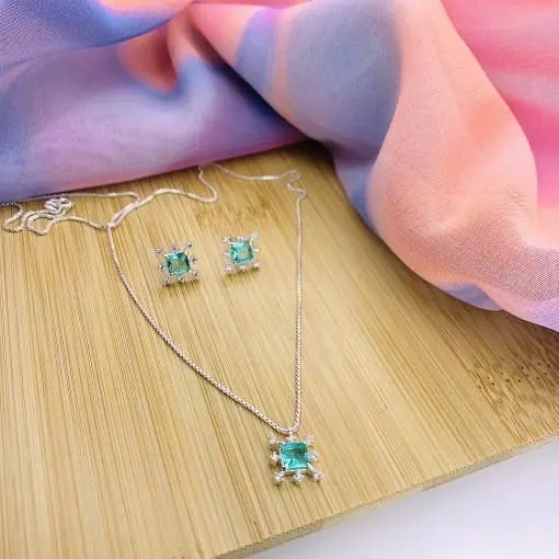 Conjunto Pedra Quadrada com Zircônias em Prata