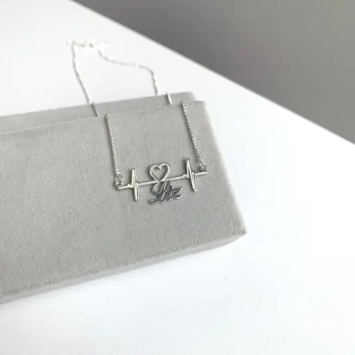 Colar Com Nome E Batimento