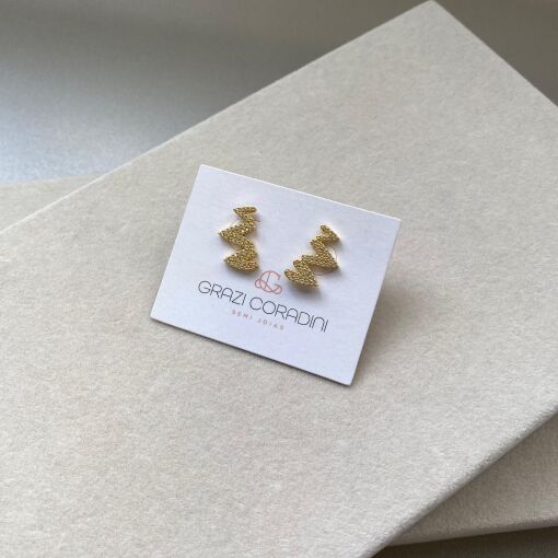 BRINCO EARCUFF CORAÇÕES CRAVEJADOS
