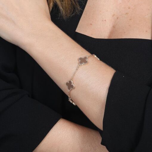 PULSERIA COM 5 TREVOS MARROM MOCHA MOUSSE - TAM:18+5CM