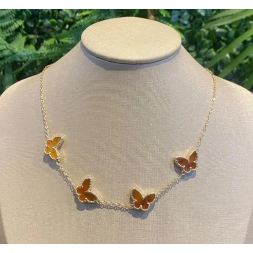 COLAR CHOKER 4 BORBOLETAS CARAMELO COM CORRENTE EM ELINHOS - TAM