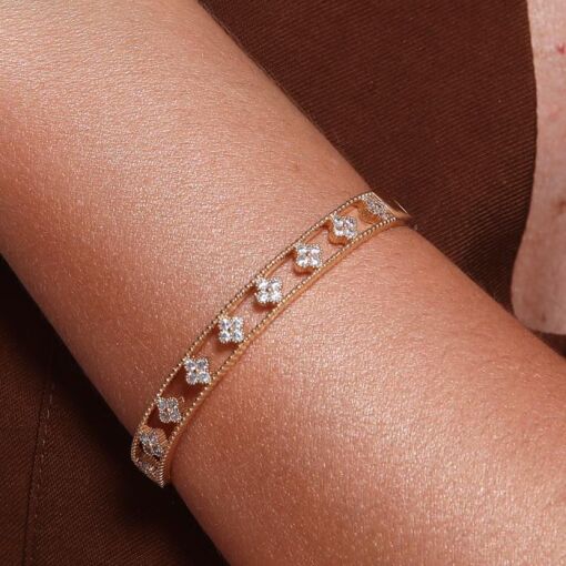 PULSEIRA BRACELETE VAZADO COM 18 TREVOS EM ZIRCÔNIA