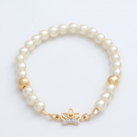 BRACELETE FOLHEADO TODO EM PÉROLAS COM COROA - INFANTIL