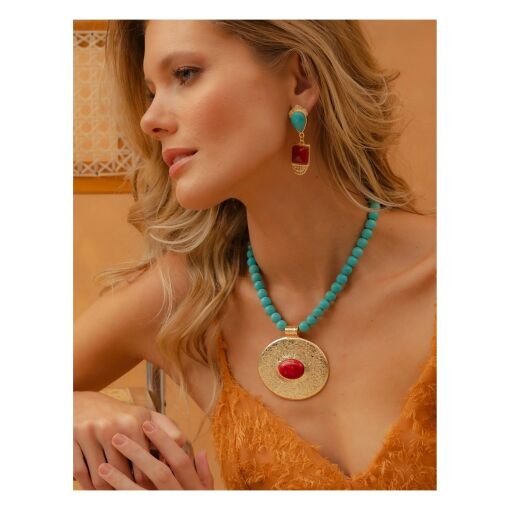 COLAR TURQUESA COM PINGENTE REDONDO BANHADO A OURO