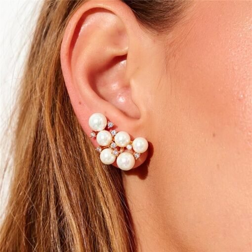 BRINCO EAR CUFF COM PÉROLAS SHELL BRANCA E ZIRCÔNIAS BANHADO A O