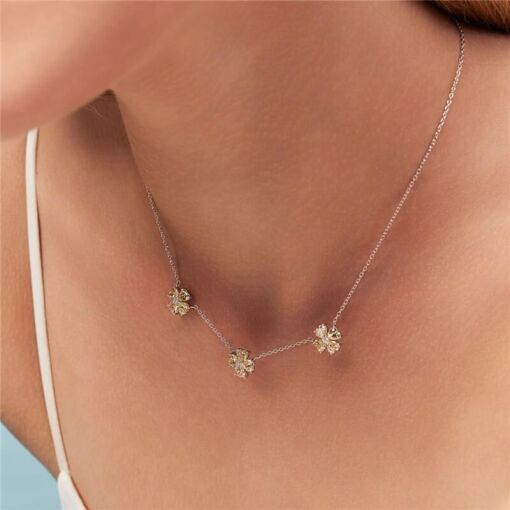 COLAR COM 3 FLORES EM PRATA RODINADA