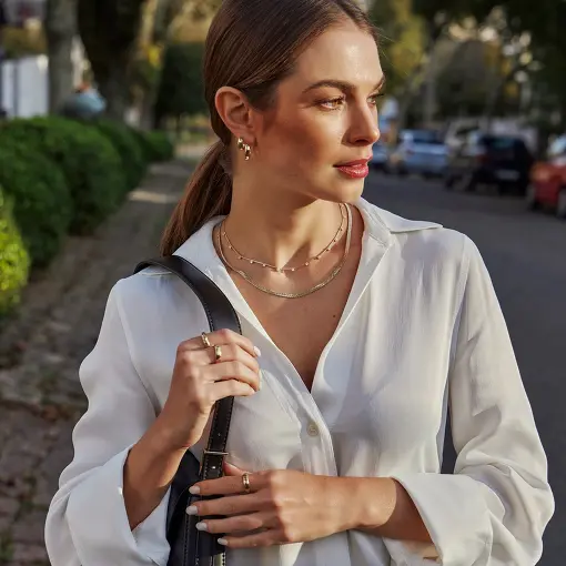 CHOKER COM ZIRCÔNIAS DISPERSAS BANHADA A OURO