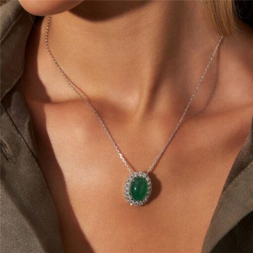 COLAR COM PINGENTE DE CRISTAL OVAL E ZIRCÔNIAS
