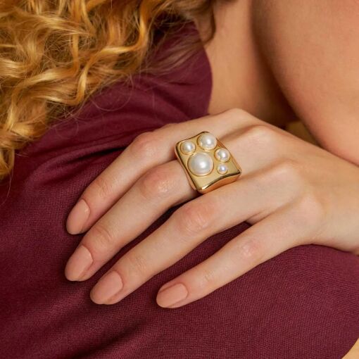 ANEL ORGÂNICO COM PÉROLAS SHELL BANHADO A OURO
