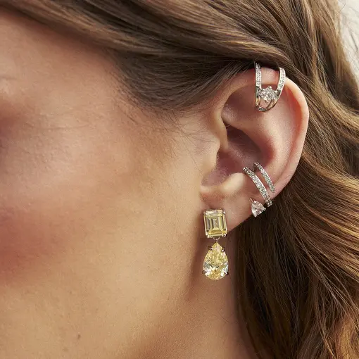 PIERCING DE ORELHA UNITARIO COM ZIRCÔNIAS BANHADO A RÓDIO