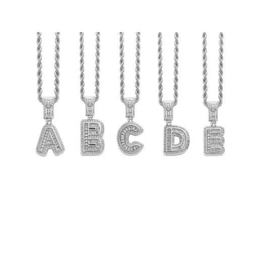 Colar Pingente Letra Inicial Baguete Cravejada