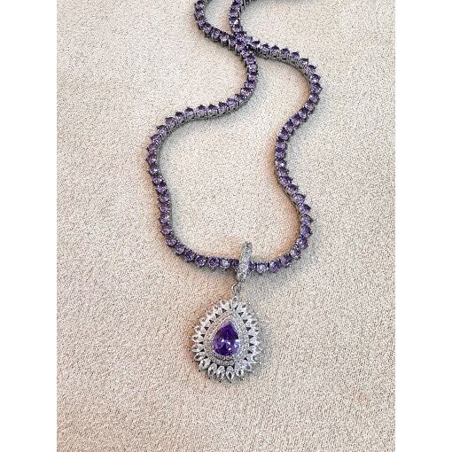 Pingente Gota Cravejada Luxo Lilás Banhada em Ródio Branco