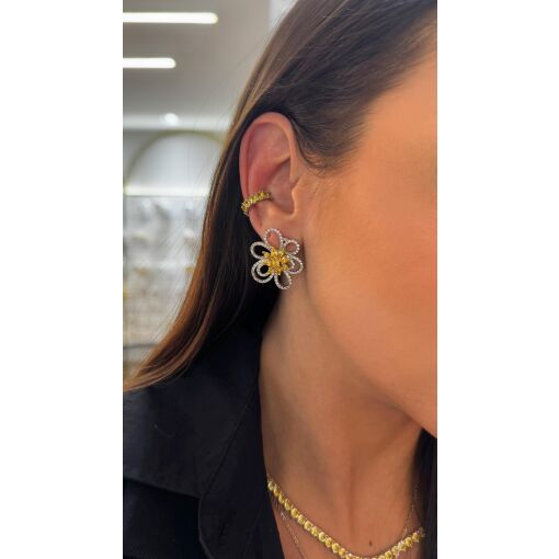 Brinco Luxo Flor Vazada Cravejada com Zircônias Pino em Prata 925