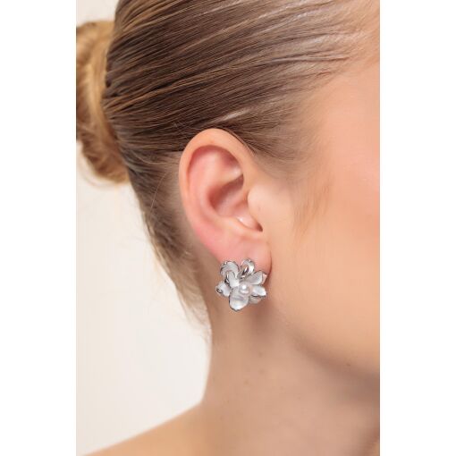 Brinco Esmaltado Peônia White com Pérola Shell Central