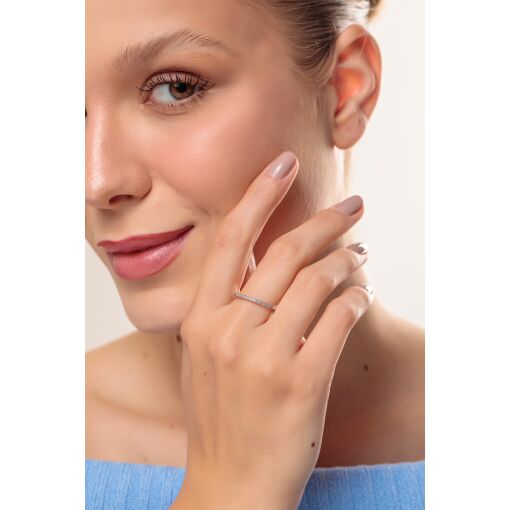 Anel Aparador Clássico Cravejado com Zircônias - AJUSTÁVEL