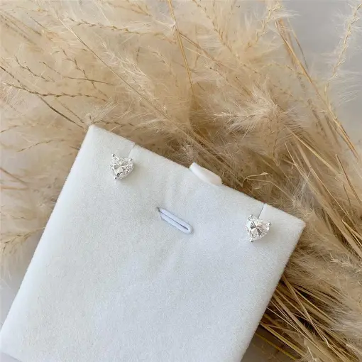 BRINCO CORAÇÃO 6X6MM (1.6CT*) MOISSANITE