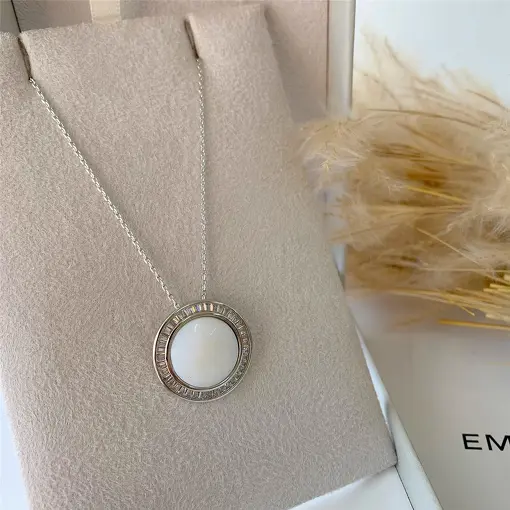 COLAR CIRCULO BAGUETADO MADRE PÉROLA BN RENOVO