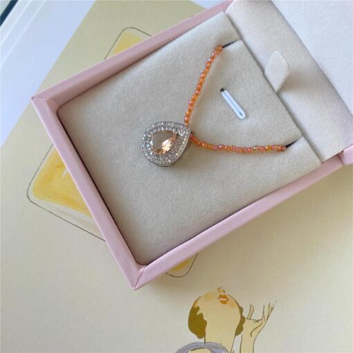 COLAR GOTA BAQUETADA CRAVEJADO ELYSIA SOLARIA
