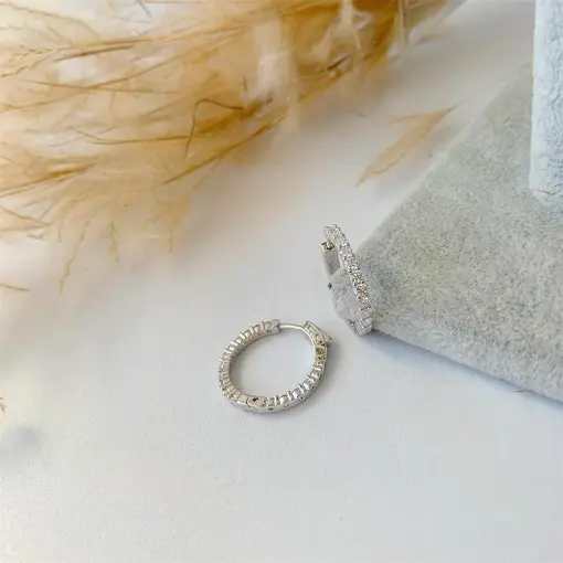 BRINCO ARGOLA CRAVEJADO 2,5MM (0,06CT*) MOISSANITE