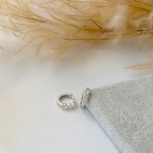 BRINCO MINI ARGOLA CRAVEJADO 3.0MM (0.1CT*) MOISSANITE