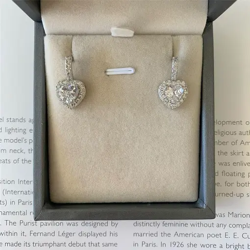 BRINCO CORAÇÃO CRAVEJADO PENDURADO BN