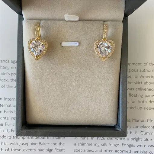 BRINCO CORAÇÃO CRAVEJADO DE ENCAIXE BN SENSE OF SPRING