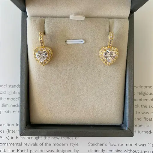 BRINCO CORAÇÃO CRAVEJADO PENDURADO BN SENSE OF SPRING