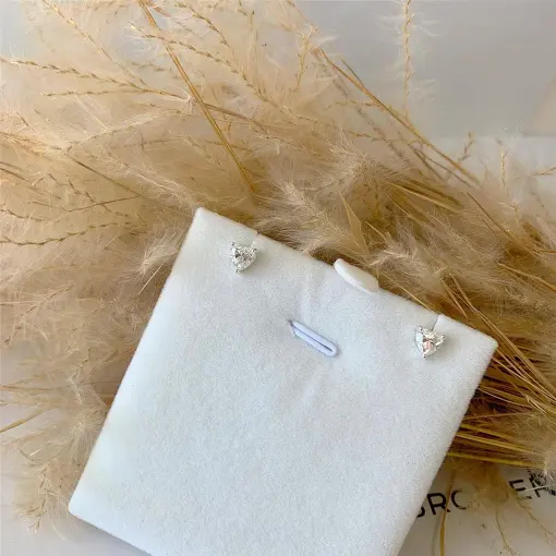 BRINCO MINI CORAÇÃO 5X5MM (1CT*) MOISSANITE