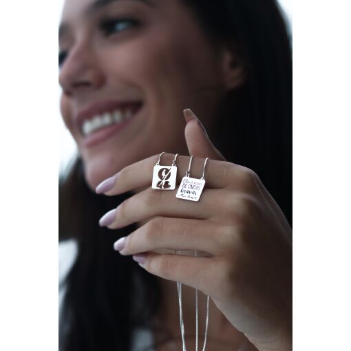 Escapulário Ela é Mar e Surfista Prata 925