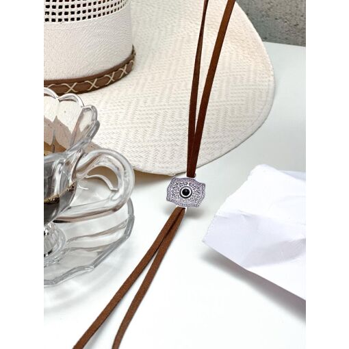 Colar de Prata Gravata Camurça Fivela