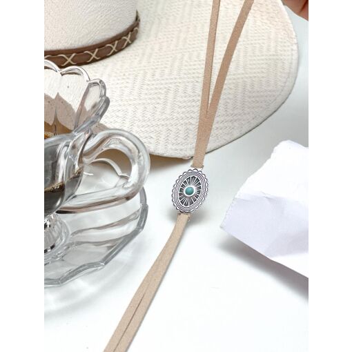 Colar de Prata Gravata Camurça Fivela Oval Mandala